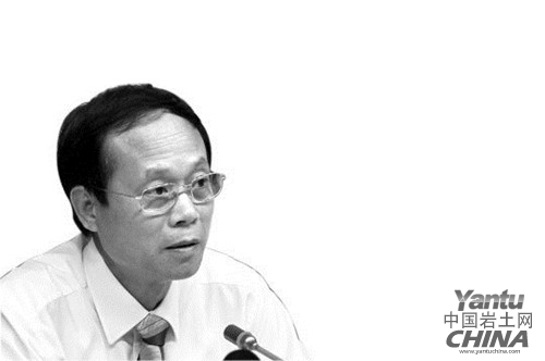 廣州市政府副秘書長、專項(xiàng)調(diào)查組組長陳紹康宣布調(diào)查結(jié)果