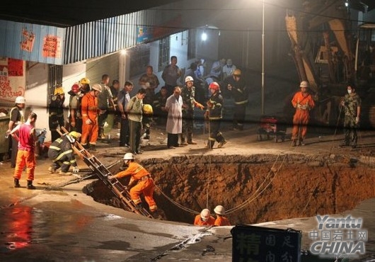 5月20日晚9時(shí)，龍崗橫崗街道華茂工業(yè)園一處路面塌陷，5人死亡
